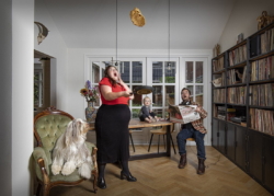 conceptuele fotografie , gezinsportret , plezier maken
